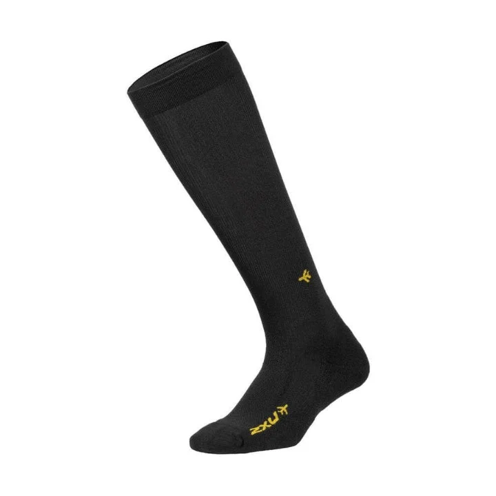 bicycle back strain-2XU UA5688E Flight Compression Socks