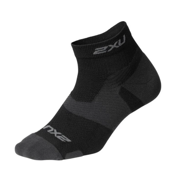 bicycle elbow strain-2XU UA5047E Vectr Light Cush 1/4 Crew Socks