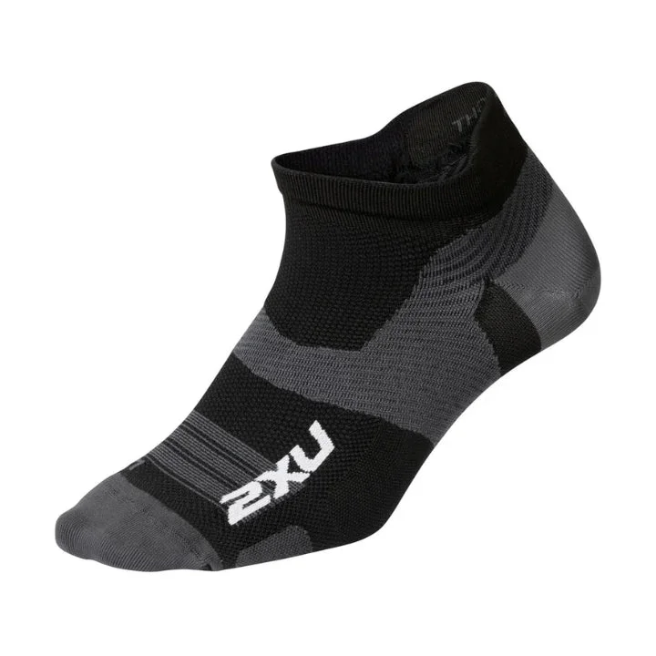 bicycle club strain-2XU UA7027E Vectr Ultralight No Show Socks