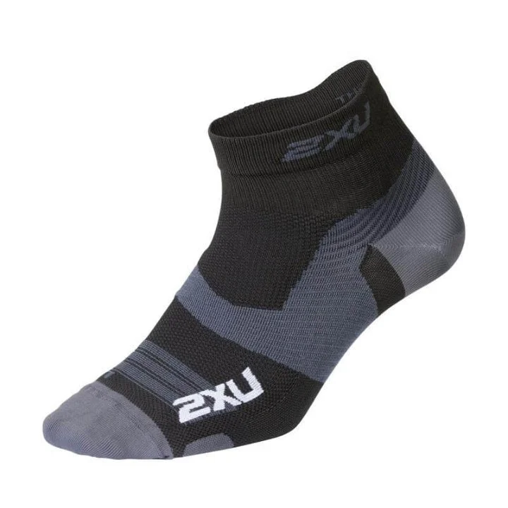 bicycle charity strain-2XU UA7028E Vectr Ultralight 1/4 Crew Socks